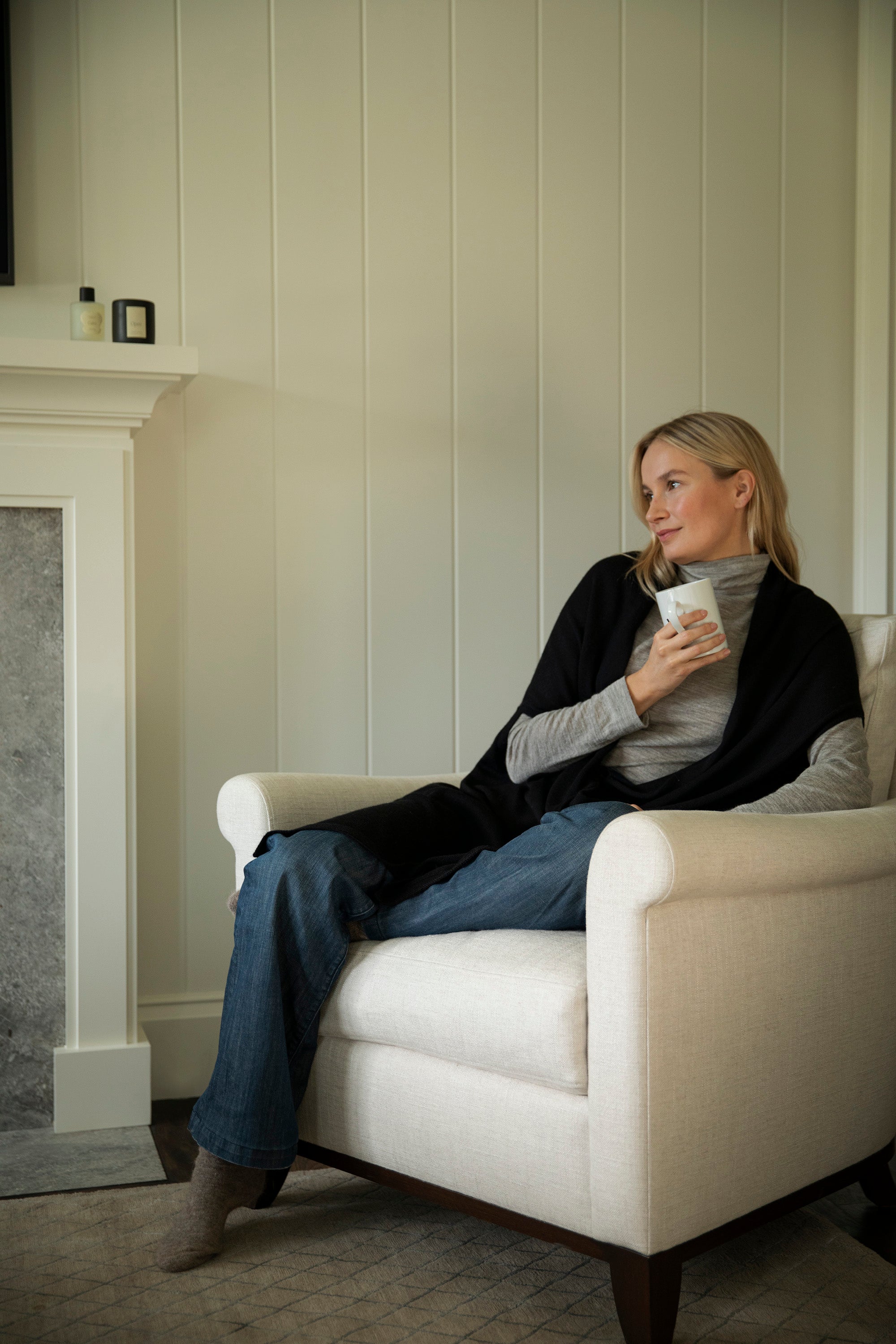Relax in Vellie’s sustainable black alpaca wrap, offering cozy, comforting warmth—an ideal gift for those experiencing grief, loss, or challenging life transitions.